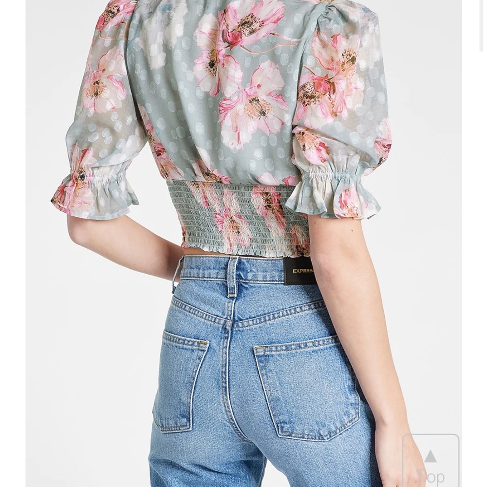 Express Floral Clip Dot Print V-Neck Smocked Cropped Top - Picture 7 of 9